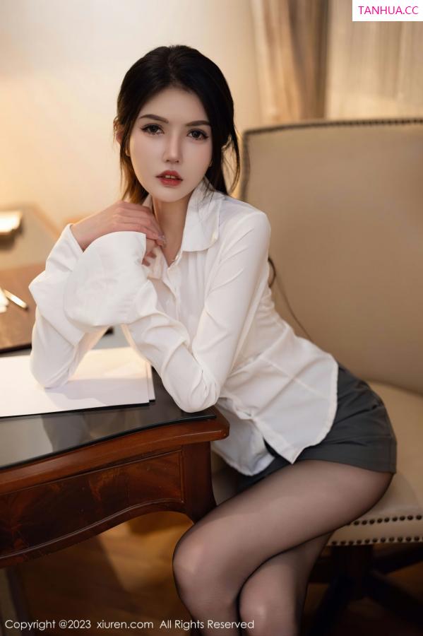 媛媛酱  [XiuRen]高清写真图 2023.01.12 No.6125 媛媛酱belle 短裙丝袜第5张图片